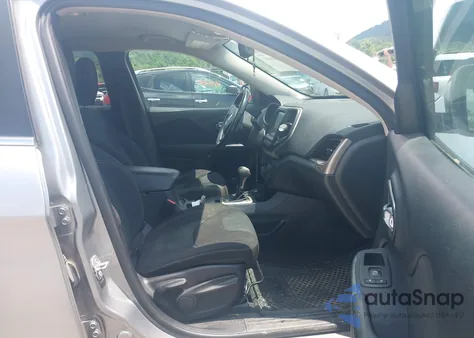 2016 Jeep Cherokee Latitude из США, поврежденный, VIN 1C4PJMCB6GW199546